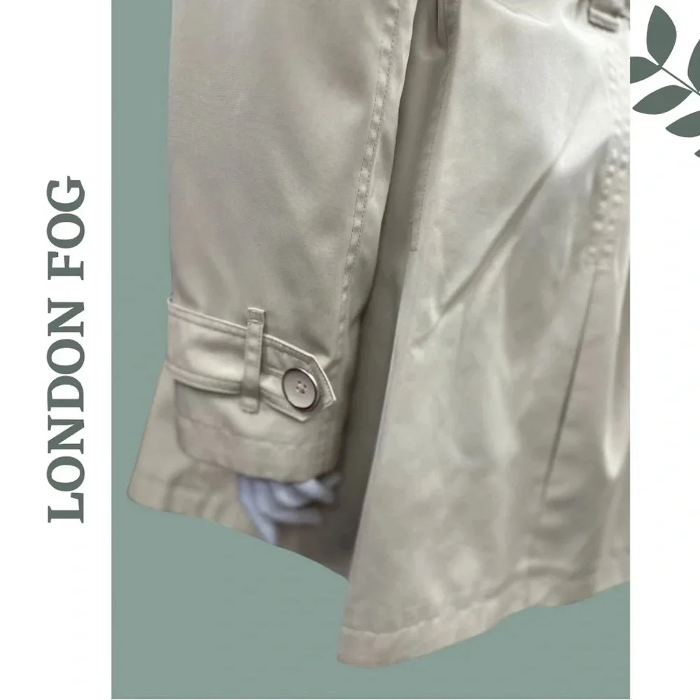 Vintage Y2K London Fog Trench Coat
Tan  Single Breasted Waist Tie Size
Medium - Picture 12 of 13